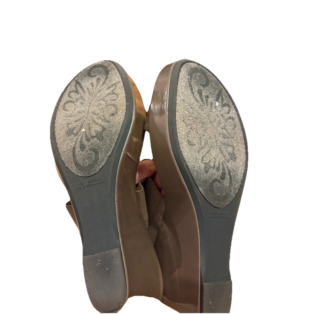 Women's Tan Wedge Sandals Slip On Comfort Elastic T Strap Size 10M - Picture 5 of 7